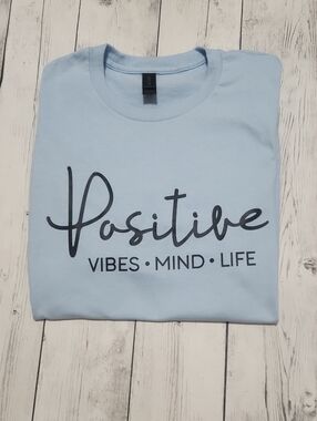 NWOT Gildan Large Sky Blue "Positive •Vibes•Mind•Life" Short Sleeve T Shirt